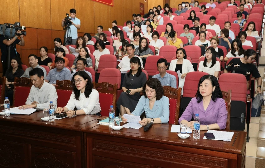 Bộ trưởng Bộ Y tế Đào Hồng Lan, Thứ trưởng Bộ Y tế Nguyễn Thị Liên Hương tham dự buổi toạ đàm - trao đổi về truyền thông y tế Bộ trưởng Bộ Y tế Đào Hồng Lan, Thứ trưởng Bộ Y tế Nguyễn Thị Liên Hương tham dự buổi toạ đàm - trao đổi về truyền thông y tế