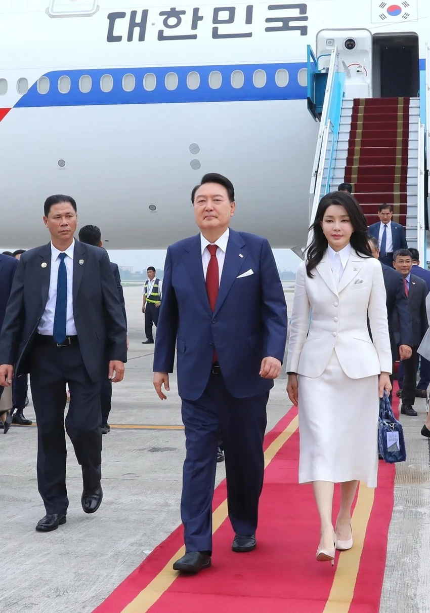 Tổng thống Yoon Suk Yeol và phu nhân Kim Keon Hee đã tới thăm Việt Nam. Ảnh: TTXVN Tổng thống Yoon Suk Yeol và phu nhân Kim Keon Hee đã tới thăm Việt Nam. Ảnh: TTXVN