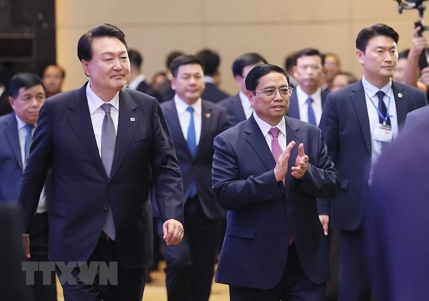 Thủ tướng Chính phủ Phạm Minh Chính cùng Tổng thống Hàn Quốc Yoon Suk Yeol dự Diễn đàn Doanh nghiệp Việt Nam - Hàn Quốc. Ảnh: Dương Giang/TTXVN