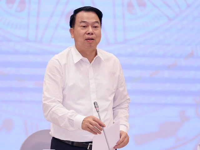 Thứ trưởng Bộ Tài chính Nguyễn Đức Chi thông tin về việc thanh tra toàn diện thị trường bảo hiểm nhân thọ. Ảnh: VGP/Nhật Bắc Thứ trưởng Bộ Tài chính Nguyễn Đức Chi thông tin về việc thanh tra toàn diện thị trường bảo hiểm nhân thọ. Ảnh: VGP/Nhật Bắc