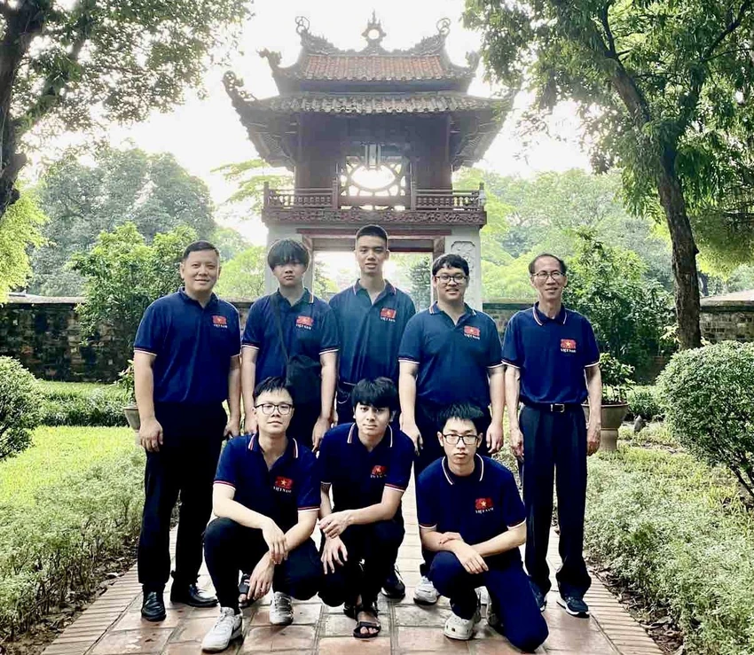 Cả 6 học sinh tham dự Olympic Toán học quốc tế năm nay đều xuất sắc giành huy chương Cả 6 học sinh tham dự Olympic Toán học quốc tế năm nay đều xuất sắc giành huy chương