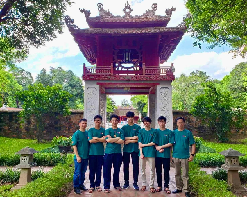 Đội tuyển Việt Nam trước ngày sang Nhật Bản dự thi Olympic Vật lí Quốc tế 2023. Ảnh: Bộ GD&ĐT Đội tuyển Việt Nam trước ngày sang Nhật Bản dự thi Olympic Vật lí Quốc tế 2023. Ảnh: Bộ GD&ĐT