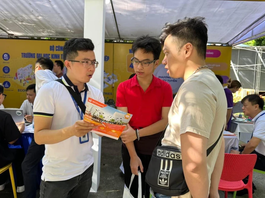 Chuyên gia khuyên thí sinh không nên 'bỏ trứng vào một giỏ' ảnh 2