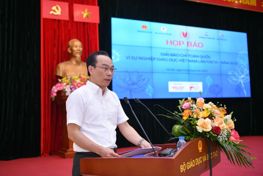 Thứ trưởng Bộ GD&ĐT Hoàng Minh Sơn phát biểu tại họp báo. Ảnh: Bộ GD&ĐT Thứ trưởng Bộ GD&ĐT Hoàng Minh Sơn phát biểu tại họp báo. Ảnh: Bộ GD&ĐT