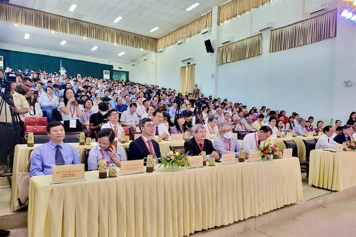 Các đại biểu dự Hội nghị Toán học toàn quốc lần thứ X Các đại biểu dự Hội nghị Toán học toàn quốc lần thứ X