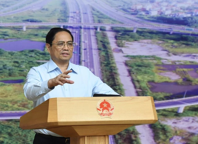 Thủ tướng Phạm Minh Chính nhấn mạnh tinh thần phải thần tốc hơn nữa, "chỉ bàn làm, không bàn lùi". Ảnh: VGP/Nhật Bắc Thủ tướng Phạm Minh Chính nhấn mạnh tinh thần phải thần tốc hơn nữa, "chỉ bàn làm, không bàn lùi". Ảnh: VGP/Nhật Bắc