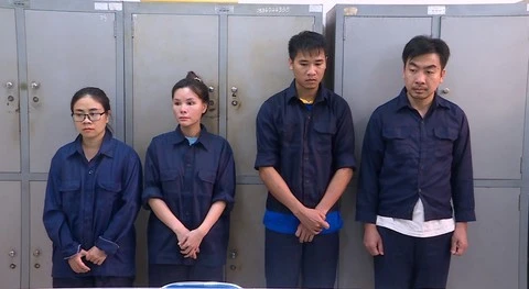 khoi-to-can-bo-hai-quan-2822-4061.jpeg