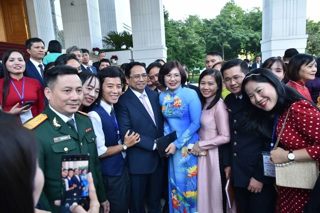 Thủ tướng Phạm Minh Chính gặp gỡ nhà giáo tiêu biểu.jpeg
