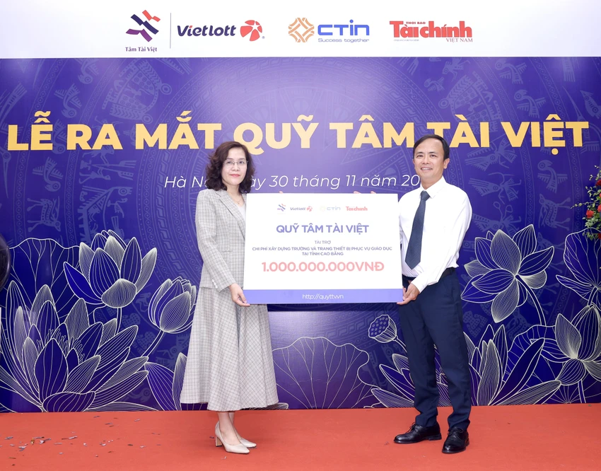 Quỹ Tâm Tài Việt trao tặng 1 tỷ đồng đến UBND tỉnh Cao Bằng.jpg