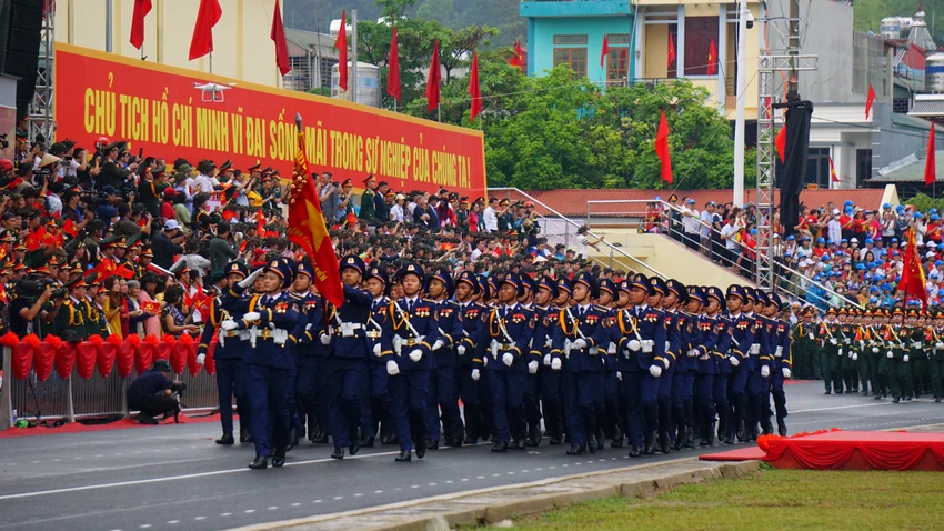 đbp diễu hành 14.jpeg