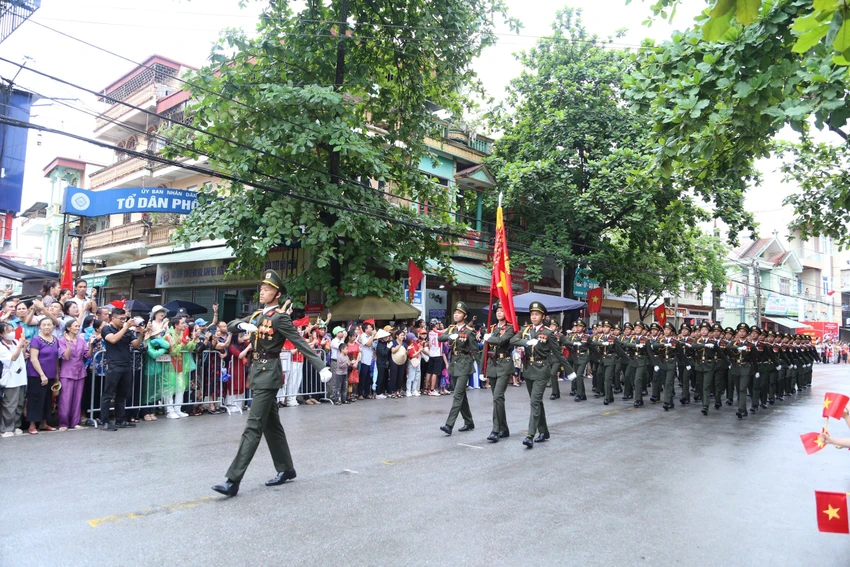 Điện Biên Phủ diễu binh.jpeg