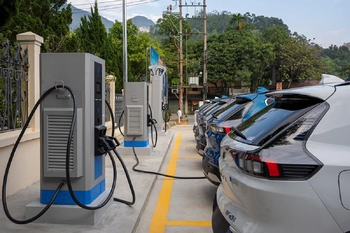 Ô tô điện chính thức được miễn lệ phí trước bạ thêm 2 năm.