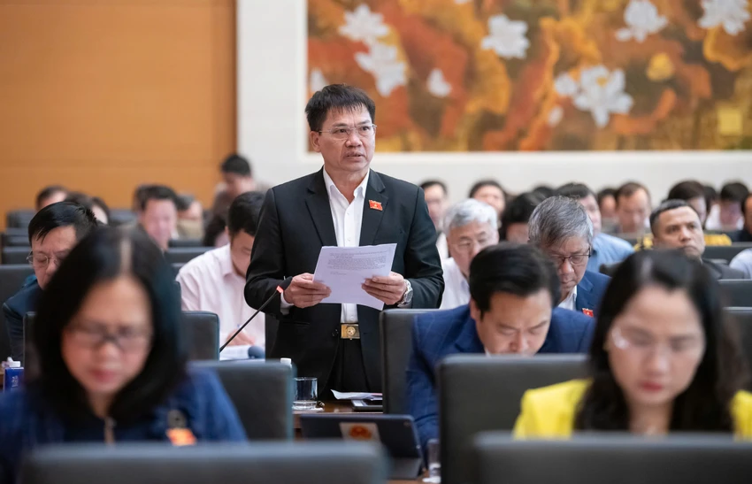 Đại biểu Dương Khắc Mai (Đắk Nông) đề cập đến nguyên tắc bảo vệ dữ liệu cá nhân và cho rằng còn nhiều chỗ chưa thống nhất. Ảnh: C.L