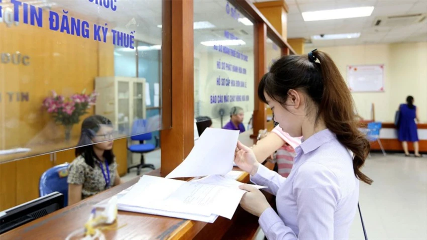 Ngày 2-4, Chính phủ đồng loạt gia hạn thời hạn nộp thuế và tiền thuê đất. Ảnh: VGP