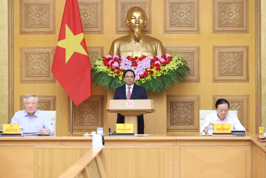 Thủ tướng Phạm Minh Chính, Trưởng Ban Chỉ đạo xây dựng Đề án phát triển kinh tế tư nhân chủ trì cuộc họp của Thường trực Chính phủ với Ban Chỉ đạo. Ảnh: VGP/Nhật Bắc