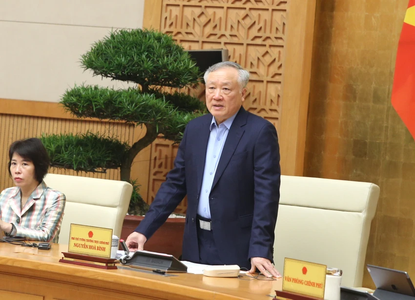 Phó Thủ tướng Thường trực Nguyễn Hòa Bình đề nghị Bộ Tài chính tiếp thu các góp ý, khuyến nghị để bổ sung hoàn thiện dự thảo Nghị quyết về trung tâm tài chính của Quốc hội. Ảnh: VGP