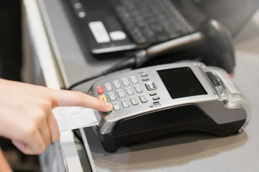Doanh nghiệp có thể lựa chọn chuyển đổi hoặc không chuyển đổi dùng hóa đơn điện tử khởi tạo từ máy tính tiền kết nối với cơ quan thuế. Ảnh minh họa
