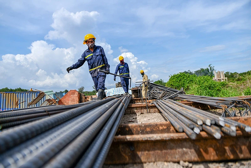 Thủ tướng yêu cầu các Bộ, cơ quan, địa phương khẩn trương phân bổ ngay kế hoạch vốn đã được giao nhưng đến nay chưa phân bổ chi tiết.