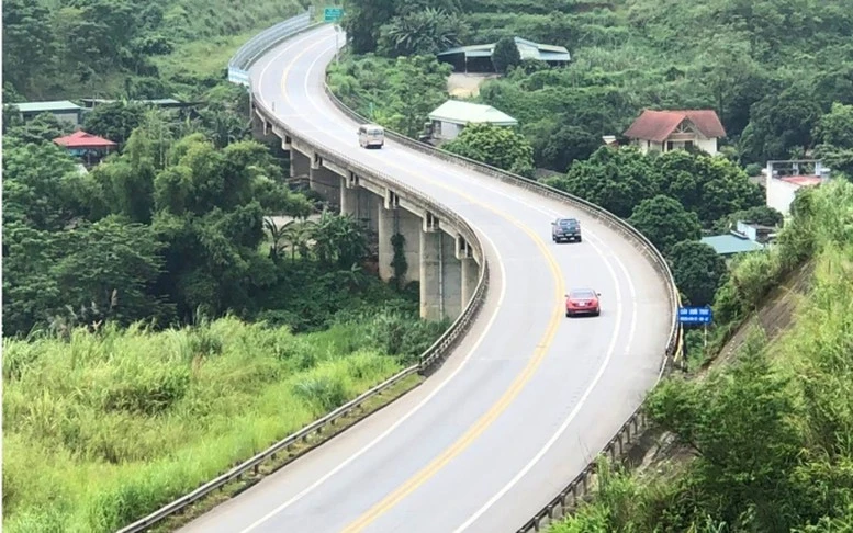 Hiện đoạn Yên Bái - Lào Cai thuộc tuyến cao tốc Nội Bài - Lào Cai mới chỉ đạt quy mô 2 làn xe.
