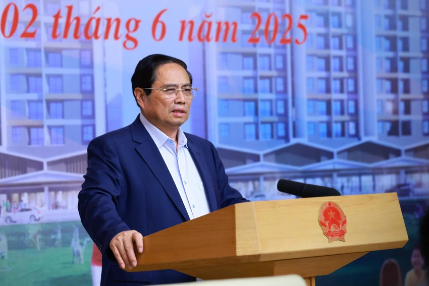 Thủ tướng nhấn mạnh nhà ở xã hội không phải nằm ở nơi 'khỉ ho cò gáy', đất 'đầu thừa đuôi thẹo' mà phải đầy đủ hạ tầng. Ảnh: VGP