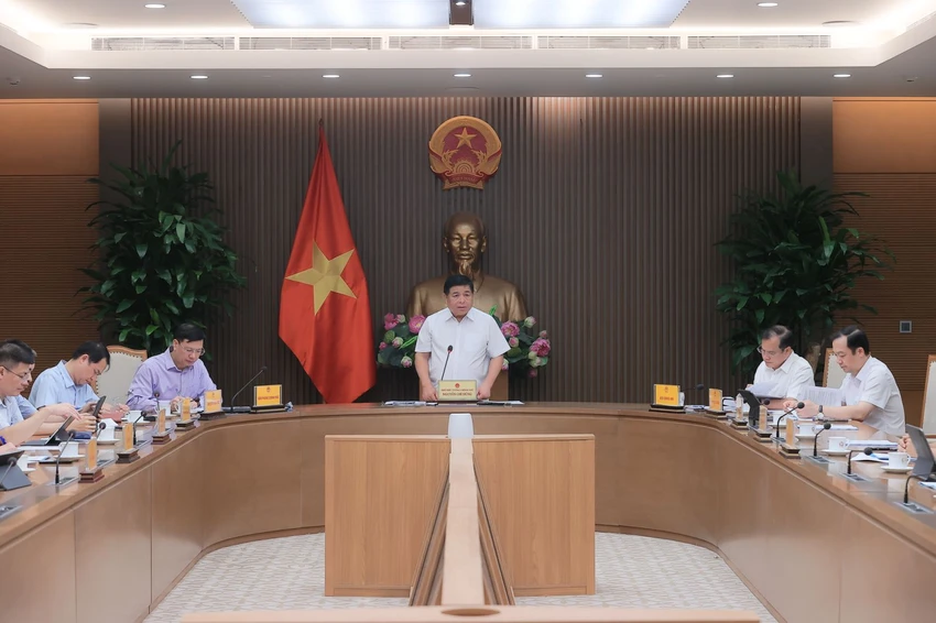 Phó Thủ tướng Nguyễn Chí Dũng nhấn mạnh không được để gián đoạn hoạt động cung cấp dịch vụ công khi triển khai chính quyền 2 cấp. Ảnh: VGP