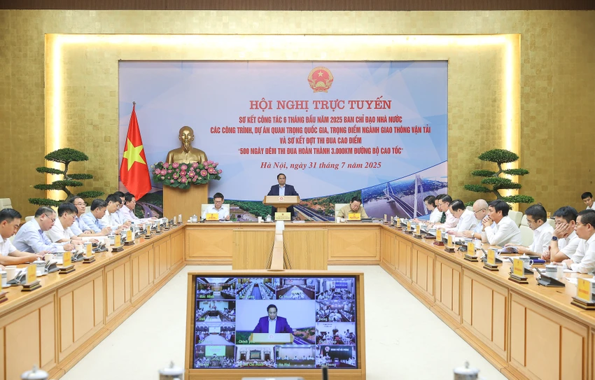 Phát biểu tại hội nghị, Thủ tướng yêu cầu dứt khoát đến cuối năm 2025 hoàn thành 3.000 km cao tốc