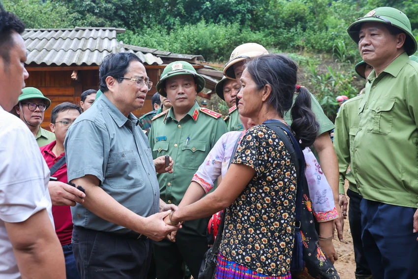 Thủ tướng yêu cầu tập trung khắc phục hậu quả thiên tai, không để người dân bị đói, khát, rét, không có chỗ ở. Ảnh: VGP