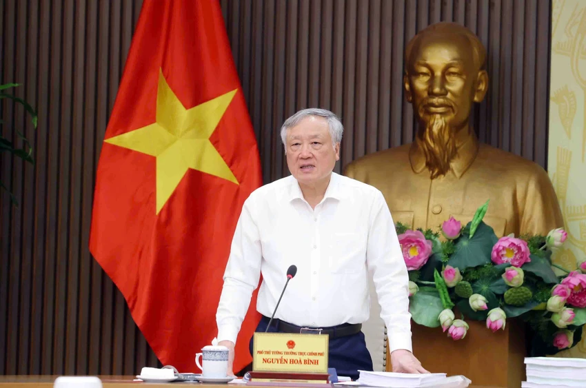 Phó Thủ tướng Thường trực Nguyễn Hòa Bình, Chủ tịch Hội đồng tư vấn đặc xá, chủ trì cuộc họp xét duyệt hồ sơ, danh sách đề nghị đặc xá năm 2025. Ảnh: VGP