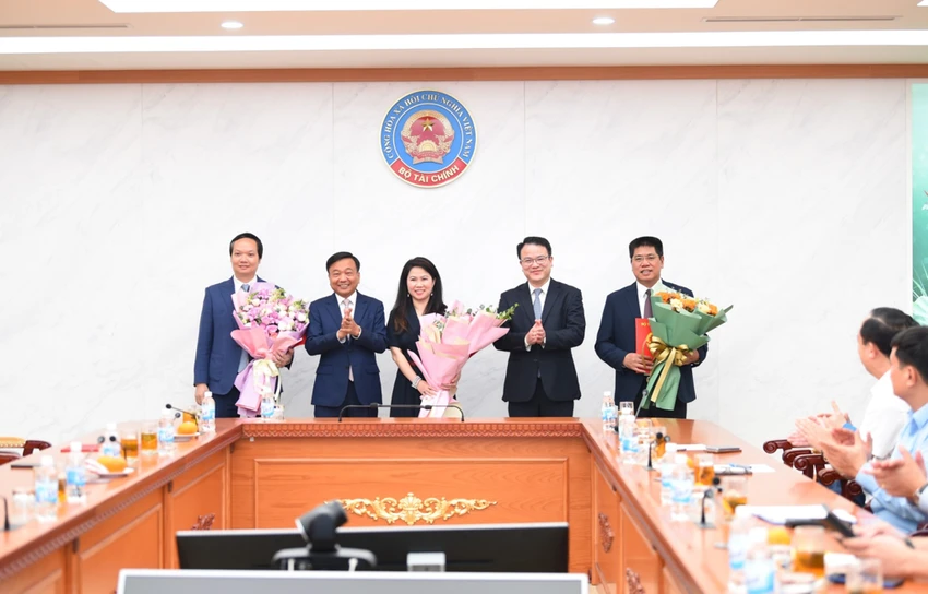 Hôm nay (6-10), Bộ Tài chính công bố các quyết định bổ nhiệm 3 Cục trưởng, Vụ trưởng.