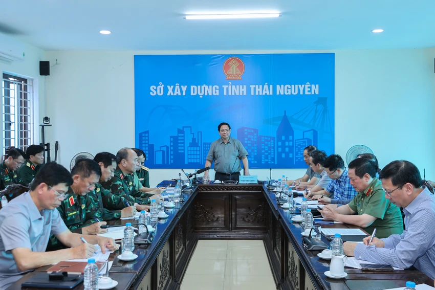 Thủ tướng Phạm Minh Chính chủ trì cuộc họp về công tác ứng phó, khắc phục hậu quả mưa lũ tại Thái Nguyên. Ảnh: VGP