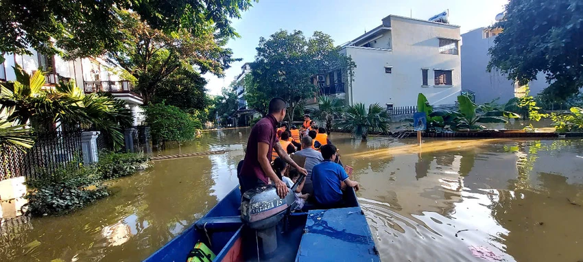 bão số 11 chùa hương 1.jpg