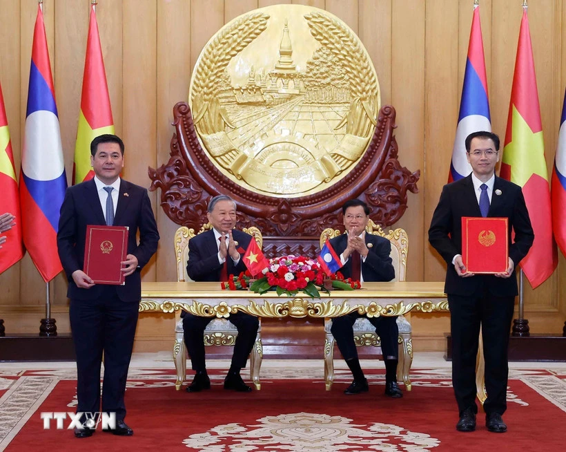 Việt Nam Lào.jpg
