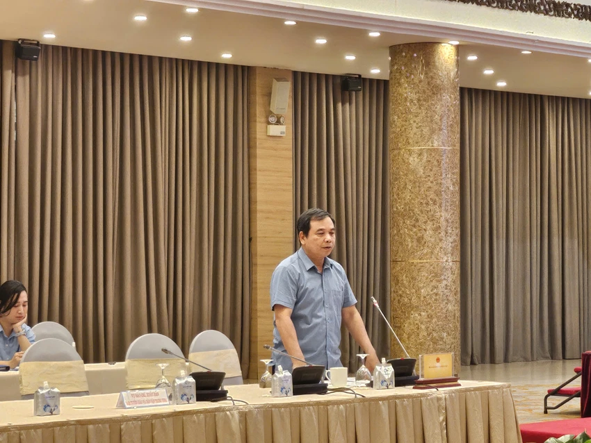 Đại diện Bộ GD&ĐT thông tin liên quan đến các giải pháp ngăn chặn thực phẩm bệnh vào trường học. Ảnh: MINH TRÚC 300 tấn lợn bẩn.jpg