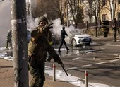 Đức đổi thái độ, gửi vũ khí cho Ukraine