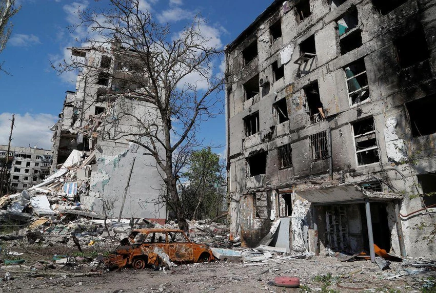 Khu chung cư ở TP Mariupol bị hư hại nặng nề do giao tranh Nga-Ukraine. Ảnh: REUTERS Khu chung cư ở TP Mariupol bị hư hại nặng nề do giao tranh Nga-Ukraine. Ảnh: REUTERS