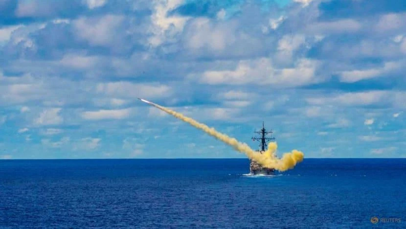 Tàu khu trục mang tên lửa dẫn đường của Hải quân Mỹ USS Curtis Wilbur phóng tên lửa Harpoon trong một cuộc tập trận năm 2019. Ảnh: REUTERS Tàu khu trục mang tên lửa dẫn đường của Hải quân Mỹ USS Curtis Wilbur phóng tên lửa Harpoon trong một cuộc tập trận năm 2019. Ảnh: REUTERS