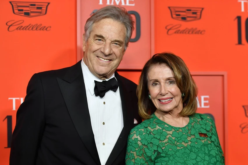 Vợ chồng Chủ tịch Hạ viện Nancy Pelosi tham gia một sự kiện ở New York hồi tháng 4-2019. Ảnh: AFP Vợ chồng Chủ tịch Hạ viện Nancy Pelosi tham gia một sự kiện ở New York hồi tháng 4-2019. Ảnh: AFP