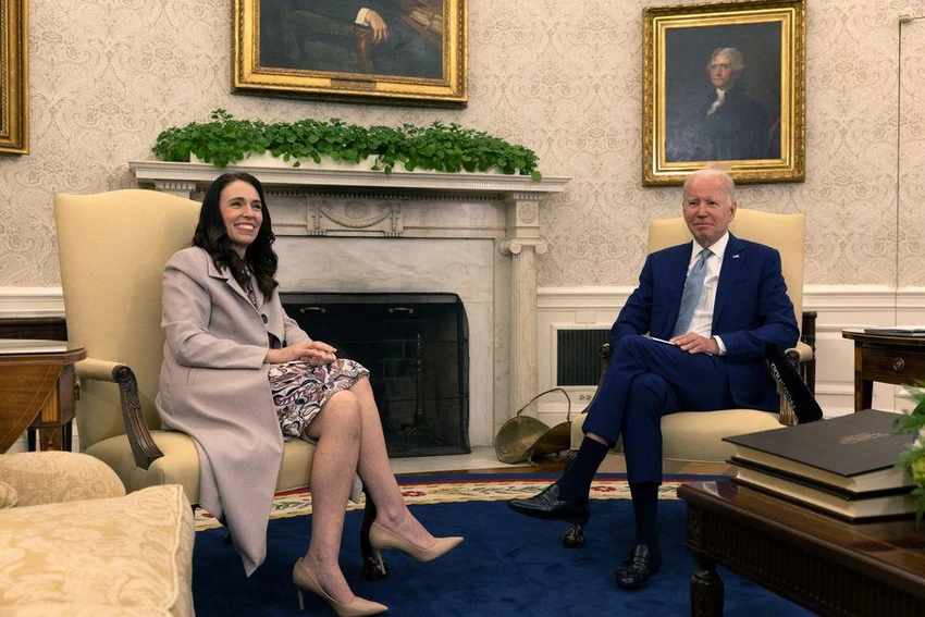 Tổng thống Mỹ Joe Biden và Thủ tướng New Zealand - bà Jacinda Ardern hội đàm trong phòng Bầu dục. Ảnh: REUTERS Tổng thống Mỹ Joe Biden và Thủ tướng New Zealand - bà Jacinda Ardern hội đàm trong phòng Bầu dục. Ảnh: REUTERS