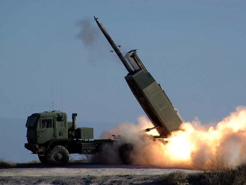 Hệ thống tên lửa cơ động cao M142 (HIMARS) của Mỹ. Ảnh: WIKIPEDIA Hệ thống tên lửa cơ động cao M142 (HIMARS) của Mỹ. Ảnh: WIKIPEDIA