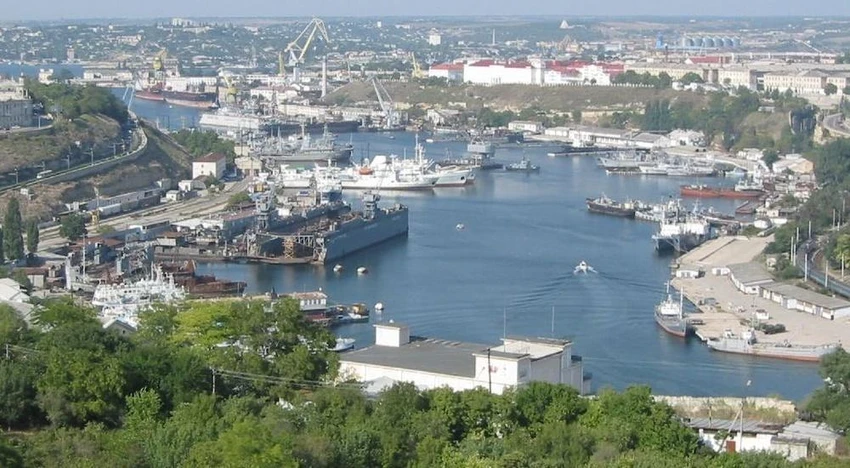 Cảng Sevastopol thuộc bán đảo Crimea hiện do Nga kiểm soát. Ảnh: WIKIPEDIA Cảng Sevastopol thuộc bán đảo Crimea hiện do Nga kiểm soát. Ảnh: WIKIPEDIA