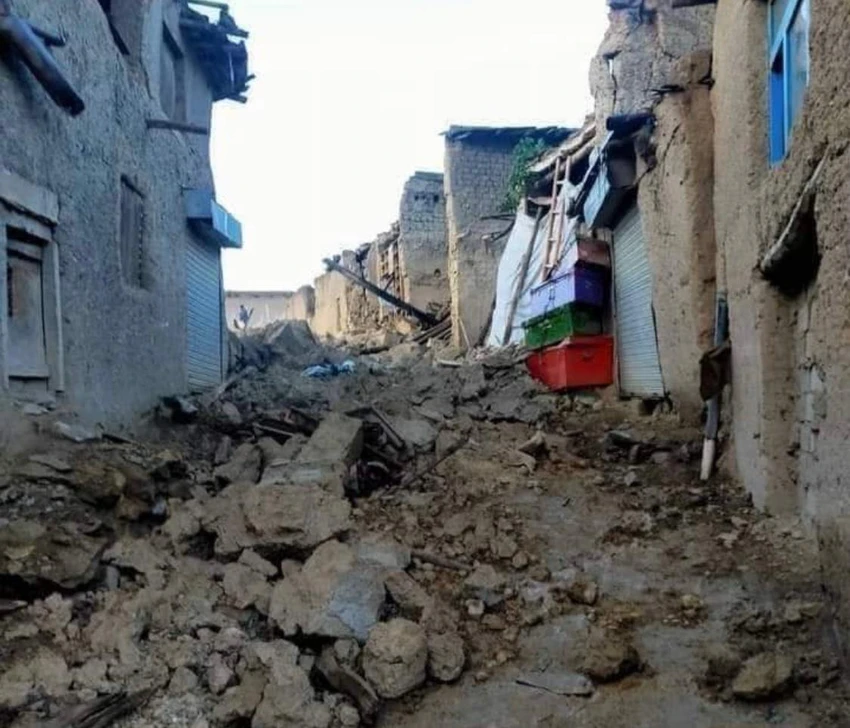 Đống đổ nát sau động đất ở Afghanistan. Ảnh: TWITTER