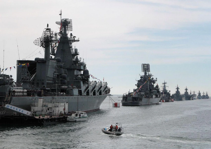 Các tàu Nga đậu tại cảng Sevastopol, bán đảo Crimea trên biển Đen ngày 8-5-2014.