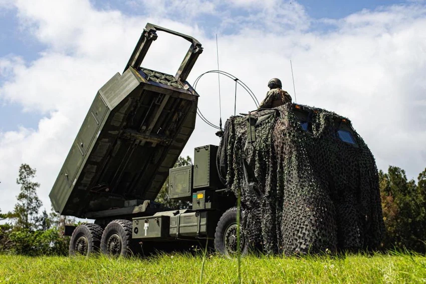 Hệ thống tên lửa pháo binh cơ động cao HIMARS của Mỹ. Ảnh: NAVAL NEWS Hệ thống tên lửa pháo binh cơ động cao HIMARS của Mỹ. Ảnh: NAVAL NEWS
