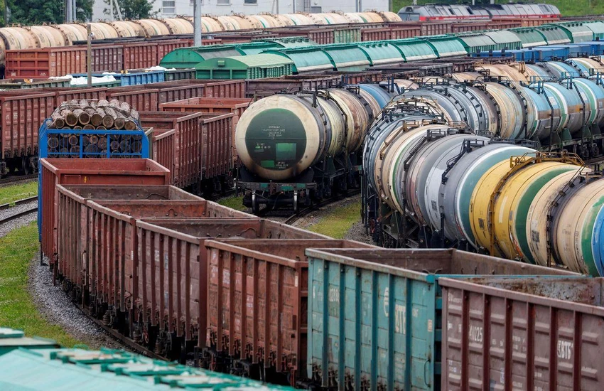 Các toa tàu chở hàng ở Kaliningrad, Nga ngày 21-6. Ảnh: REUTERS Các toa tàu chở hàng ở Kaliningrad, Nga ngày 21-6. Ảnh: REUTERS