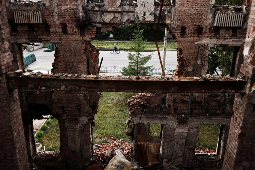Một góc ở TP Kharkiv, Ukraine hôm 14-7. Ảnh: REUTERS