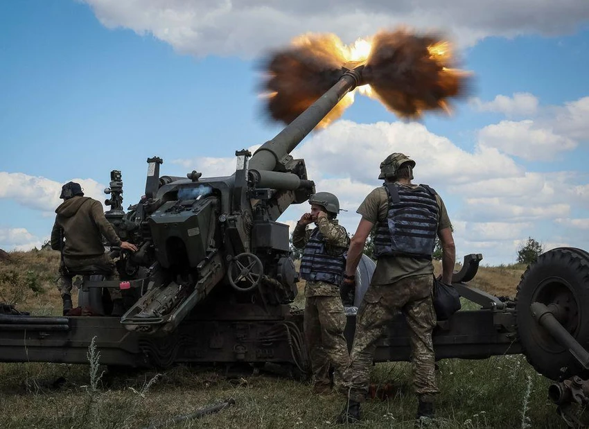 Lực lượng Ukraine bắn lựu pháo FH-70 ở vùng Donbass, miền đông Ukraine ngày 18-7. Ảnh: REUTERS Lực lượng Ukraine bắn lựu pháo FH-70 ở vùng Donbass, miền đông Ukraine ngày 18-7. Ảnh: REUTERS