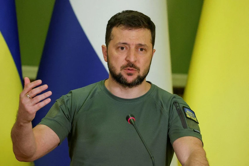 Tổng thống Ukraine - ông Volodymyr Zelensky hồi tháng 3 đã ký sắc lệnh rút lực lượng gìn giữ hòa bình Ukraine ở Kosovo về nước. Ảnh: REUTERS Tổng thống Ukraine - ông Volodymyr Zelensky hồi tháng 3 đã ký sắc lệnh rút lực lượng gìn giữ hòa bình Ukraine ở Kosovo về nước. Ảnh: REUTERS