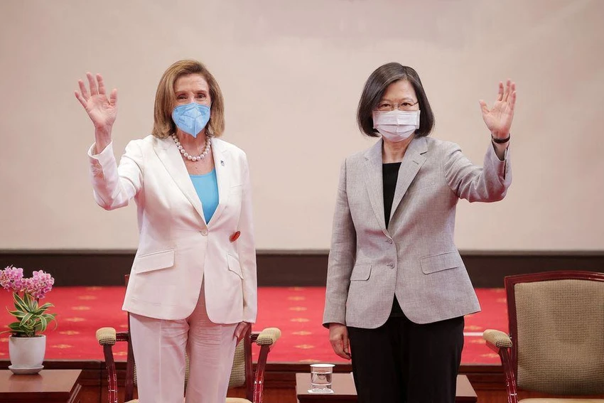 Chủ tịch Hạ viện Mỹ Nancy Pelosi (trái) và lãnh đạo Đài Loan Thái Anh Văn trong cuộc gặp hôm 3-8. Ảnh: REUTERS Chủ tịch Hạ viện Mỹ Nancy Pelosi (trái) và lãnh đạo Đài Loan Thái Anh Văn trong cuộc gặp hôm 3-8. Ảnh: REUTERS