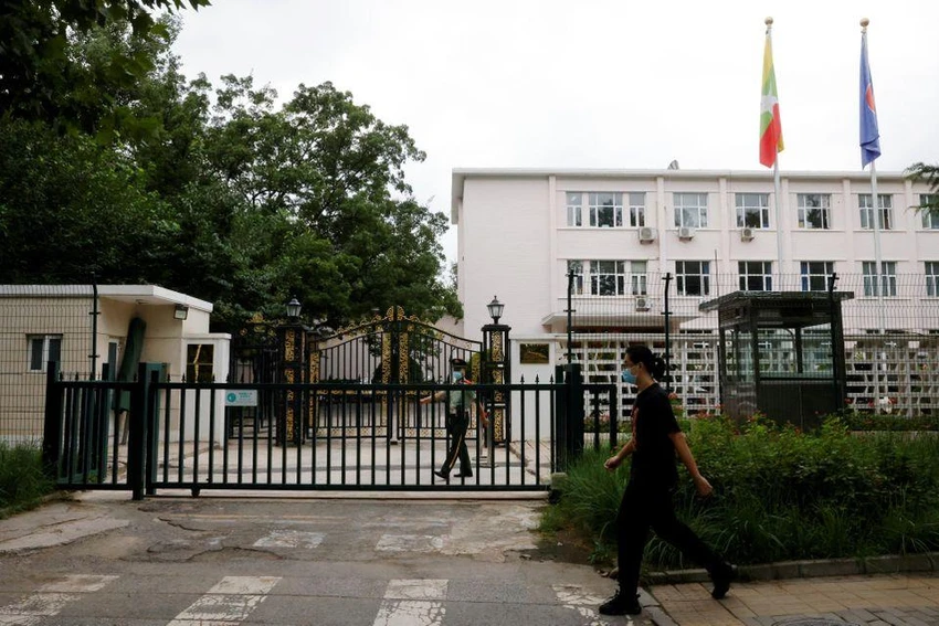 Quang cảnh Đại sứ quán Myanmar tại Bắc Kinh vào ngày 8-8. Ảnh: REUTERS Quang cảnh Đại sứ quán Myanmar tại Bắc Kinh vào ngày 8-8. Ảnh: REUTERS