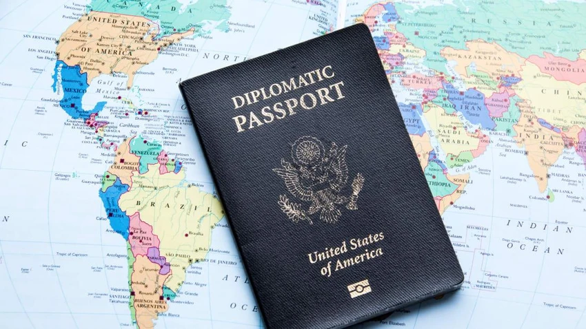 Hộ chiếu ngoại giao Mỹ. Ảnh: CNN Hộ chiếu ngoại giao Mỹ. Ảnh: CNN